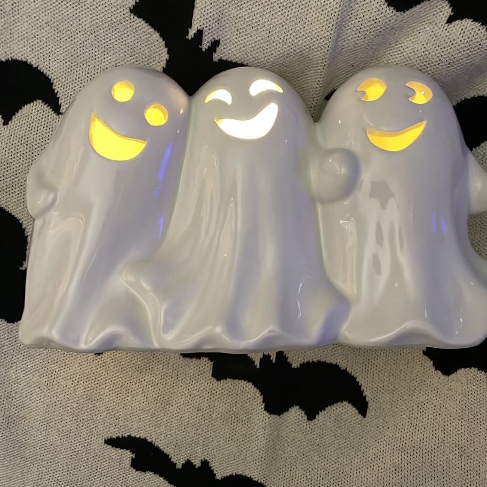 Theee happy ghosts - Picture 5 of 5